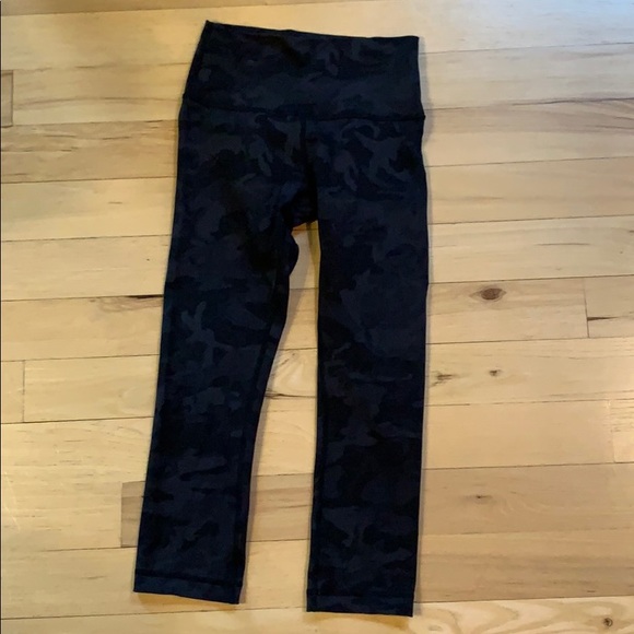 lululemon athletica Pants - Lululemon Wunder Under Cropped leggings